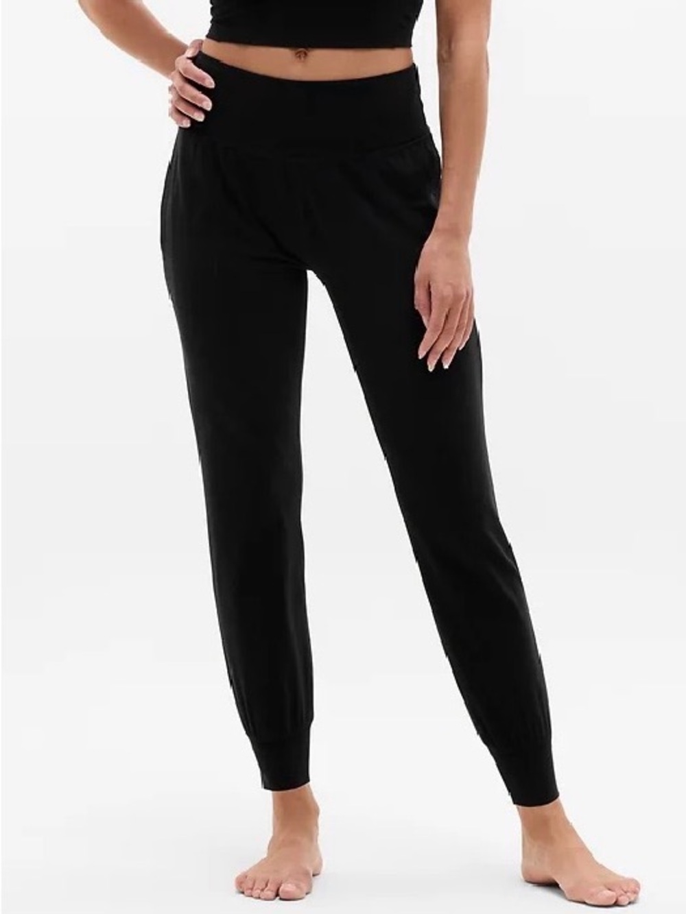 Athleta Black Salutation High Rise Jogger in Powervita Size Medium EUC Yoga Gym